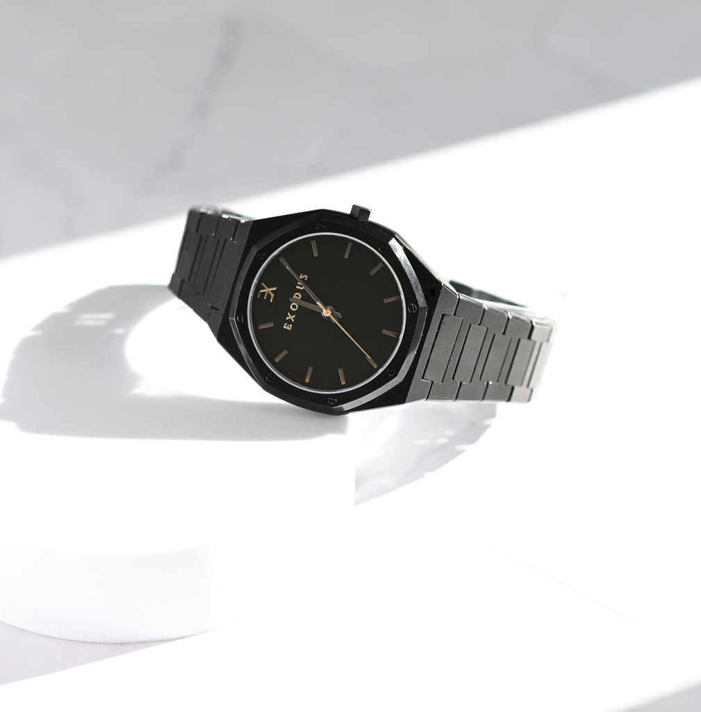  the Eon serves to be a timeless and classic piece that speaks to you. The Eon accompanies you on your personal journey and embodies boldness and brilliance. Complete your masculine look now with the black and gold Eon watch